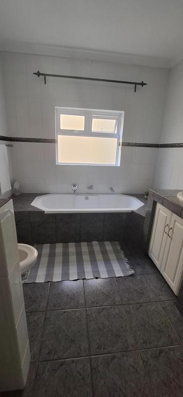To Let Commercial Property for Rent in Plattekloof Western Cape
